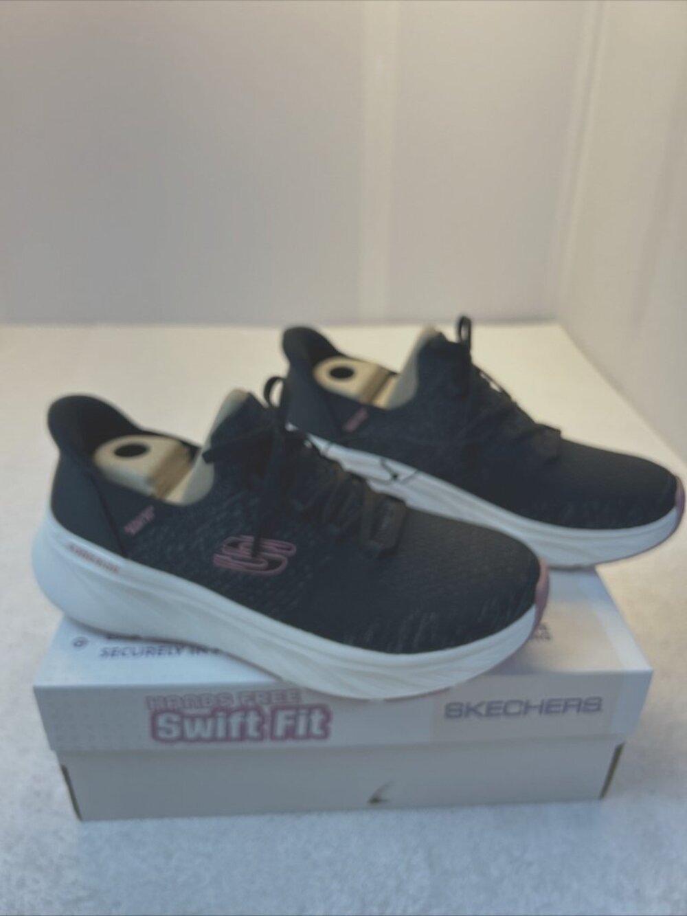 Skechers Swift Fit Hands Free Slip-In Sneakers Black/Pink Women SZ 10 New in Box - Picture 4 of 8